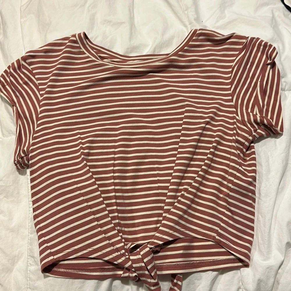 Lovers+ and friends stripped cropped tie top size XS - Picture 2 of 7